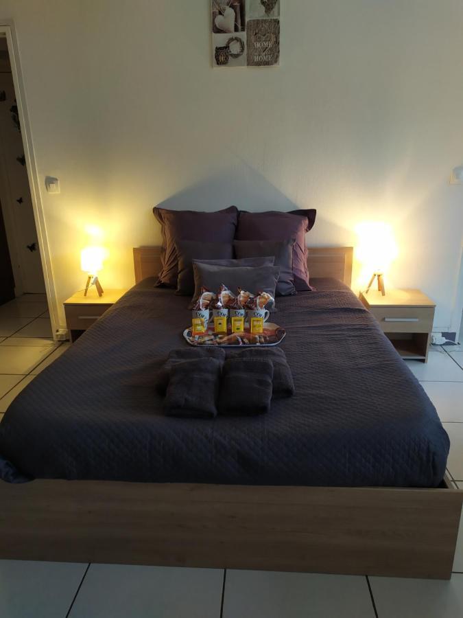 Studio Apartment Sens Exterior foto